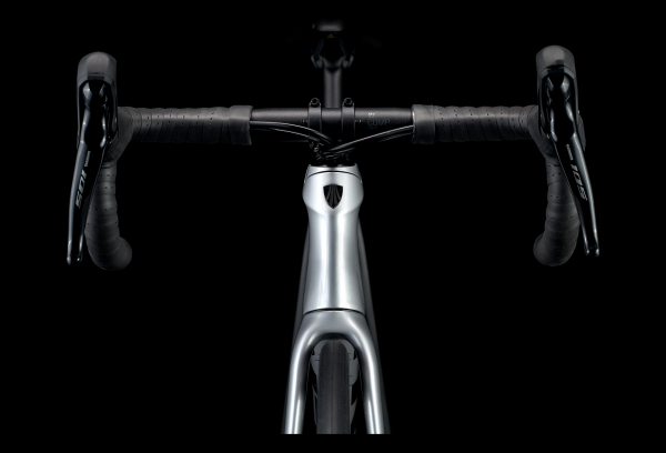 Vélo De Route Trek Emonda SL 5 Disc Shimano 105 11V Lithium Quicksilver/Brushed Chrome 2022 8 Vélo De Route Trek Emonda SL 5 Disc Shimano 105 11V Lithium Quicksilver/Brushed Chrome 2022 – Image 6