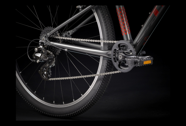 VTT Enfant Trek Wahoo 26'' Shimano Altus 8V Noir/Rouge 2022 7 VTT Enfant Trek Wahoo 26'' Shimano Altus 8V Noir/Rouge 2022 – Image 5