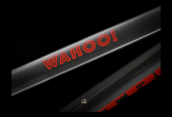 VTT Enfant Trek Wahoo 26'' Shimano Altus 8V Noir/Rouge 2022 8 VTT Enfant Trek Wahoo 26'' Shimano Altus 8V Noir/Rouge 2022 – Image 6