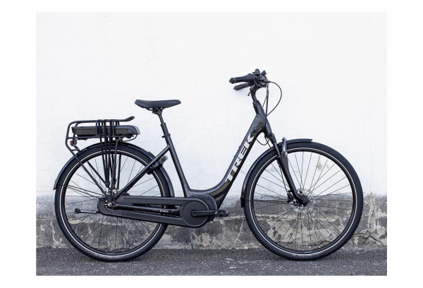 Vélo De Ville Électrique Trek District+ 4 Lowstep 400wh Shimano Nexus 7V Dnister Black 2022 4 Vélo De Ville Électrique Trek District+ 4 Lowstep 400wh Shimano Nexus 7V Dnister Black 2022 – Image 2