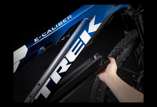 VTT Électrique Tout-Suspendu Trek E-Caliber 9.8 Shimano XT 12V 250 Wh 29'' Gloss Alpine Navy Smoke 2022 8 VTT Électrique Tout-Suspendu Trek E-Caliber 9.8 Shimano XT 12V 250 Wh 29'' Gloss Alpine Navy Smoke 2022 – Image 6